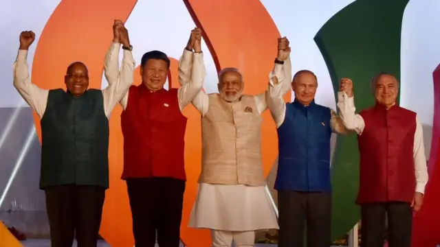 साल 2016 में बिक्र्स सम्मेलन में दक्षिण अफ्रीका, चीन, रूस और ब्राज़ील के नेताओं के साथ मोदी