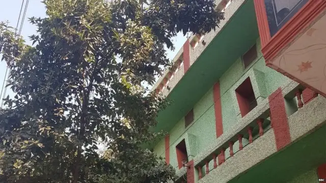 હત્યાના સ્થળની સામેની ઇમારત