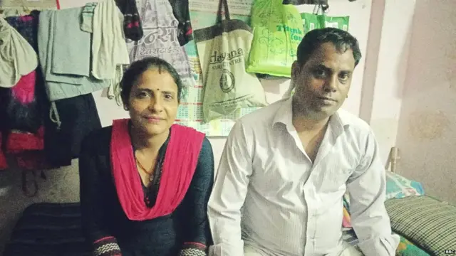 భార్య పూనమ్‌తో దుర్గాసింగ్