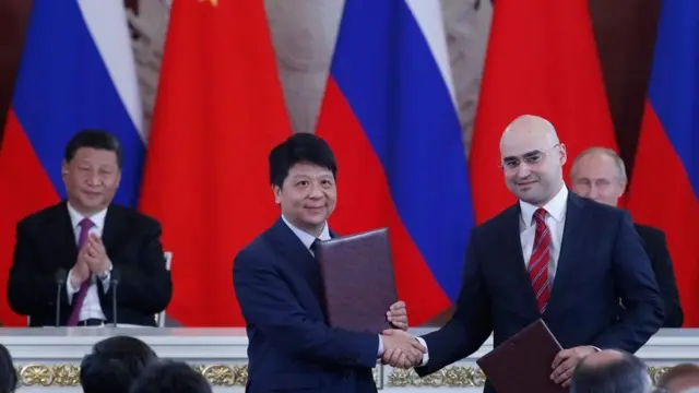 Pirezedaantii Chaayinaa daawwannaa Raashiyaa yeroo taasisanitti