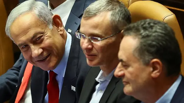 رئيس الوزراء الإسرائيلي بنيامين نتنياهو يحضر اجتماعا في الكنيست، في القدس