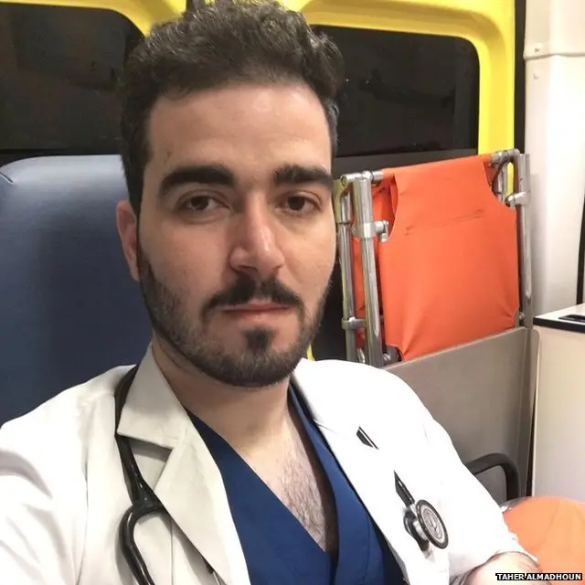 28 वर्षीय ताहिर अलमदून ग़ज़ा के एक अस्पताल में डॉक्टर हैं.