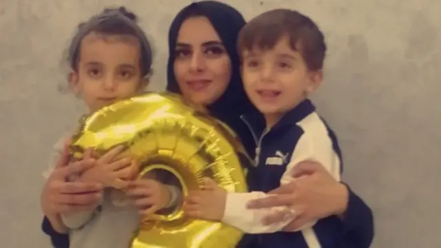 رولا و أولادها