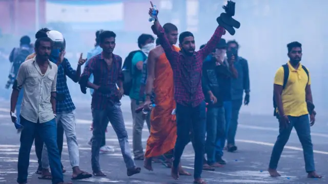 පොලිස් ඇඳිරිනීතිය පැනවීමට පොලිසියට හැකිද?