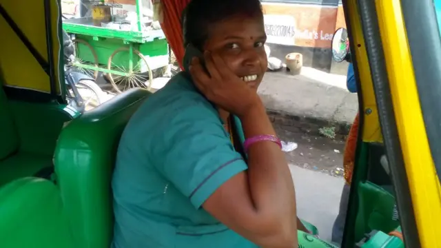 महिला ऑटो ड्राइवर