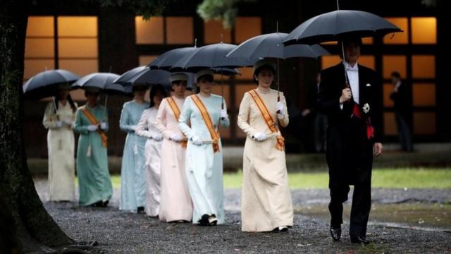 Crown Prince Akishino (brother of Naruhito) and Crown Princess Kiko arrive at the ceremony site