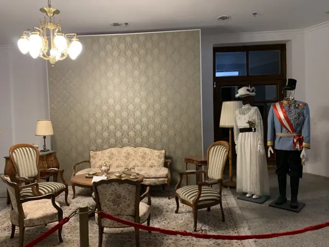 U Gradskoj vijećnici u Sarajevu postoji spomen soba posvećena Francu Ferdinandu i Sofiji