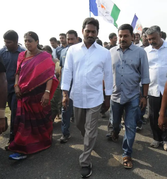 జగన్‌తో సురేంద్ర