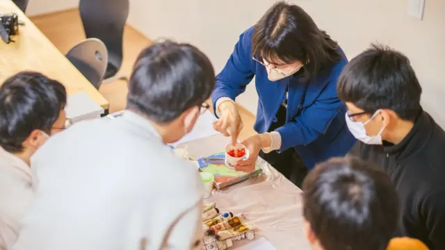 Відвідувачі центру Seed:s на занятті