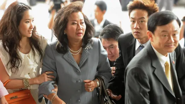 ทักษิณ พจมานไปศาล