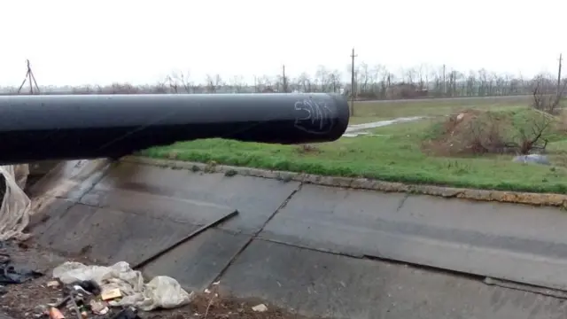 Труба водоводу Дніпро-Миколаїв між селами Благодатне Херсонської області і Мирне Миколаївської області