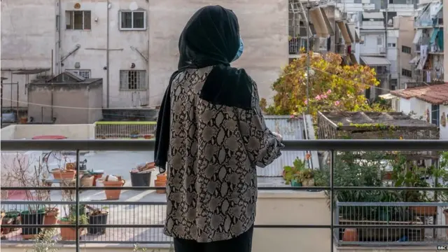 ਹਾਲ ਹੀ ਵਿੱਚ ਗ੍ਰੀਸ ਪਹੁੰਚੀ ਨਰਗਿਸ ਸ਼ਹਿਰ ਨੂੰ ਦੇਖ ਰਹੀ ਹੈ