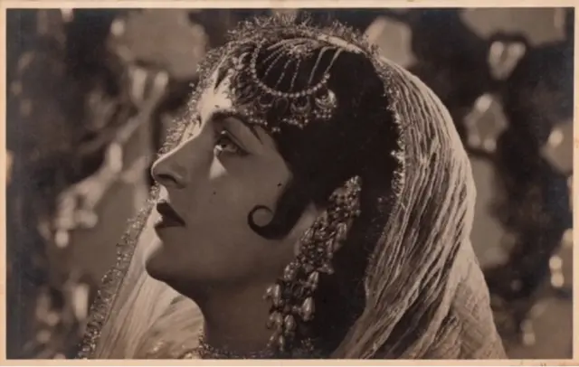 નાટકમાં અનારકલીથી કે. આસિફની કલ્પનાનાં અનારકલી સુધીની શહનાઝની સફર અધૂરી જ રહી ગઈ