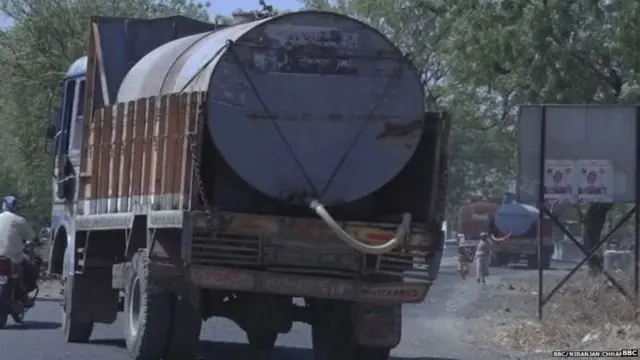 पाण्याचं टँकर