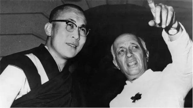 దలైలామాతో నెహ్రూ