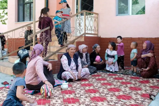 Баткендин жергиликтүү бийлиги 20 миңдей тургун коопсуз жайга чыгарылып кеткенин маалымдады