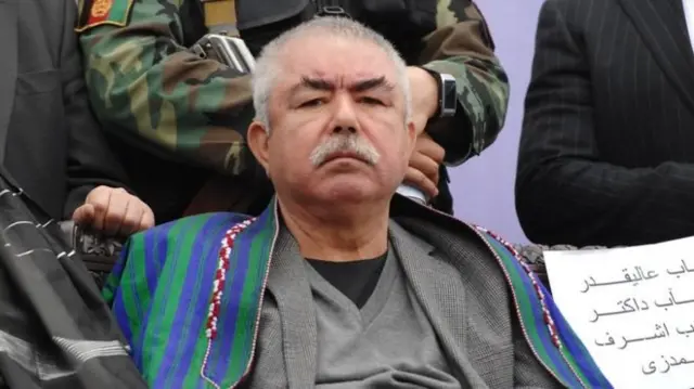 ژنرال دوستم به "نقض جدی موازین حقوق بشر" متهم شده اما سخنگویان او این اتهام را حاصل "توطئه سیاسی" دانسته‌اند