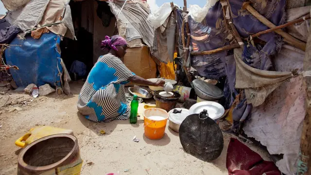 Miyi iyo magaalo, xero barakece iyo qof gurigiisa deggan - Meel kasta, cunto karinta iyo howsha jikada waxaa qabto dumarka marka laga reebo dad kooban.