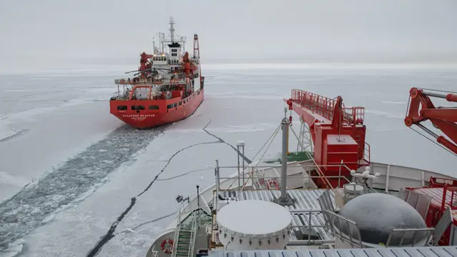 "Полярная звезда" у места начала дрейфа