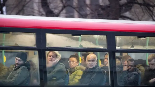 ผู้โดยสารบนรถเมล์