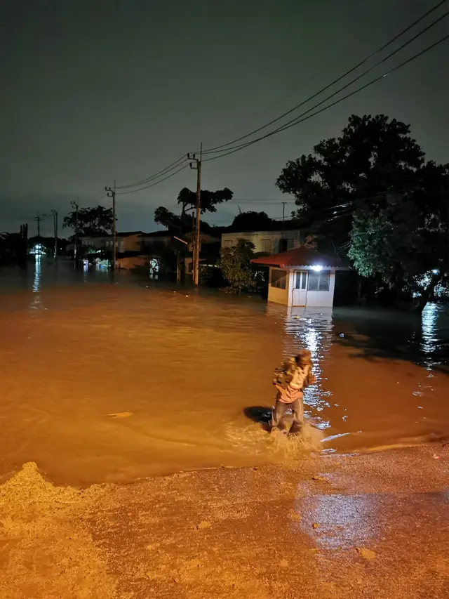 น้ำท่วมคลองด่าน