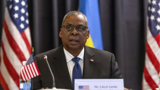 Ллойд Остін