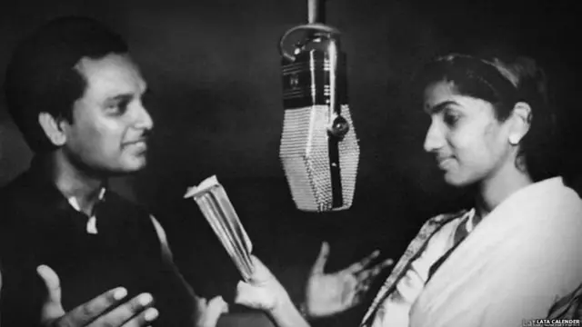 संगीतकार अनिस विश्वास यांच्यासोबत लता मंगेशकर