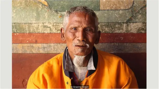 不丹普那卡癫狂神僧庙（Temple of the Divine Madman）内的长者