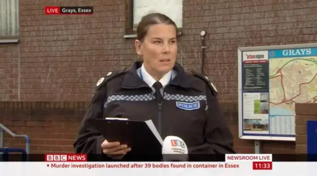 लंदन में गाड़ी में 39 लाशें बरामद