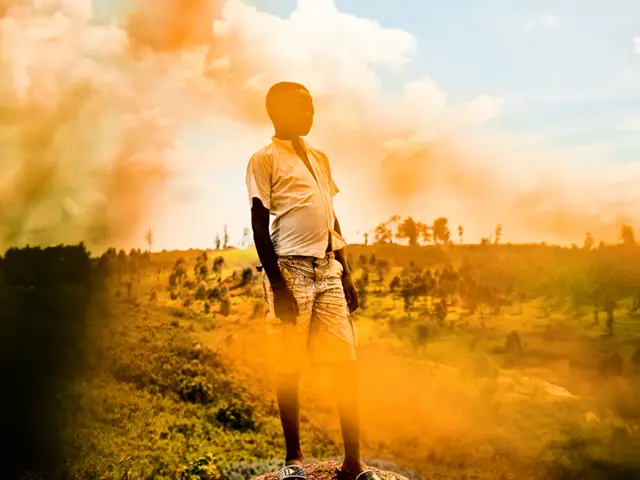 Joseph, 14 ans, se présente pour un portrait dans un camp de déplacés, territoire de Djugu, province d'Ituri. République démocratique du Congo.