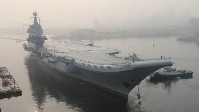 El Type 001A es el primer portaviones fabricado íntegramente en China.