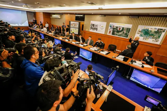 พ.ต.ท.กรวัชร์ แถลงข่าว