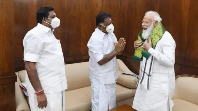 மோதி எடப்பாடி ஓபிஎஸ்