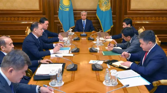 Президент Токаев мамлекеттик органдардын кризистин алдын алуу боюнча милдеттерин атады