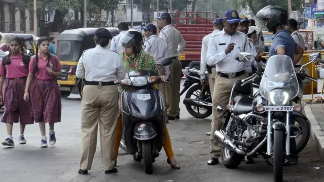 மது அருந்திவிட்டு வாகனம் ஓட்டினால் 20,000 அபராதம் - புதிய சட்டம் சொல்வது என்ன?