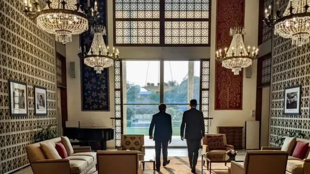 यह तस्वीर अमेरिका के विशेष दूत थॉमस वेस्ट ने दिल्ली में अब्दुल्लाह अब्दुल्लाह से मुलाक़ात के बाद जारी की थी