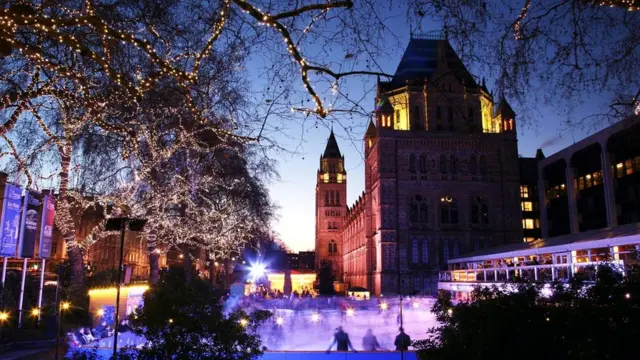 Нам кажется, что все наши воспоминания хранятся в памяти в одном месте и разложены по полочкам: например, вот здесь - всё, что касается того, куда нас водили в детстве