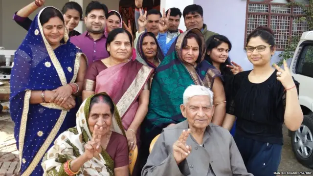 अनुकूल का पूरा परिवार