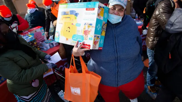 كثير من الأمريكيين يعتمدون الآن على بنوك الطعام.