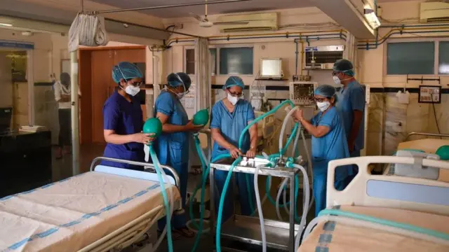 આરોગ્ય કર્મીઓ