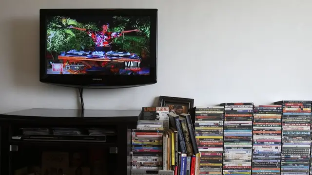 టెలివిజన్