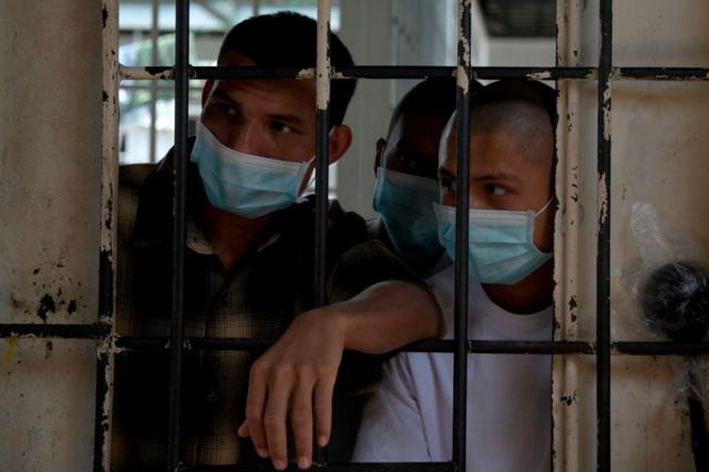 Reclusos diagnosticados con tuberculosis en cárcel de El Salvador en 2019.