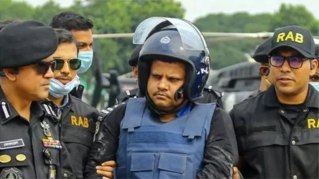 মো: সাহেদকে সাতক্ষীরা সীমান্ত থেকে র্যাব গ্রেফতার করে।