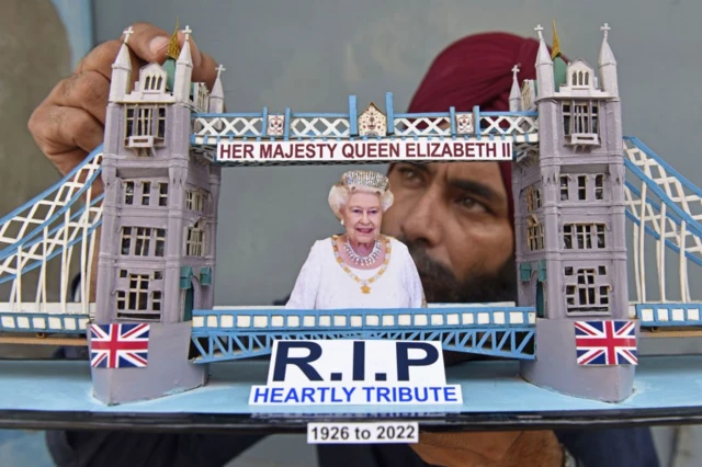 Un tributo a la reina Isabel II por parte de un artista que reside a las afueras de Amritsar, India.