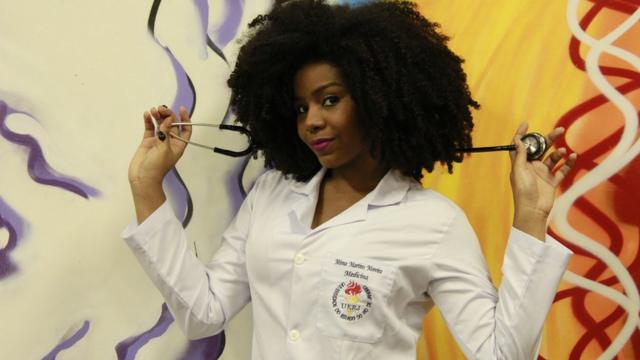 Post sobre Mirna Moreira, que morajogo de sinuca onlinefavela na zona norte do Riojogo de sinuca onlineJaneiro, viralizou nas redes sociais