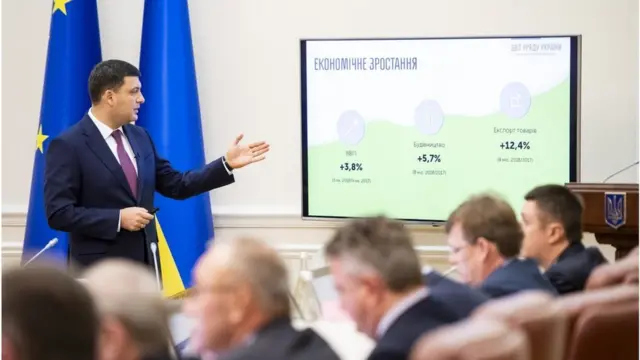 Попередній прем'єр Володимир Гройсман казав, що при зростанні 5% "мінімалка" може бути 5 тисяч гривень