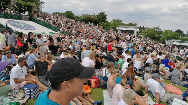 Publika na Henmanovom brdu na Vimbldonu jul 2019.