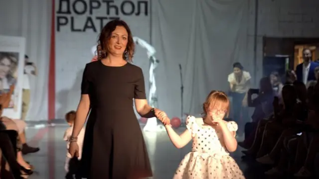 Marija sa ćerkom Teodorom na Teodorinoj prvoj modnoj reviji