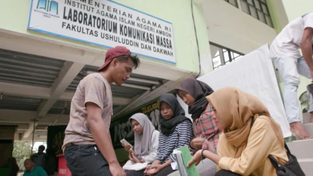 Mahasiswi di kampus IAIN Ambon.