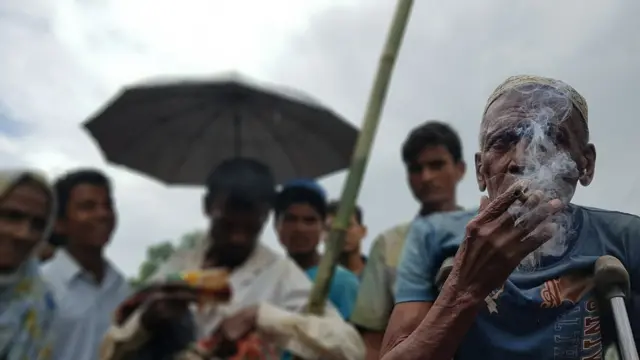 86 yaşındaki Hüseyin Ahmed ilk kez Bangladeş'e geldi. Tel örgüleri geçip çok uzun bir yolu yürüdükten sonra Cox's Bazar yakınlarındaki Kutupalong mülteci kampına ulaştı.